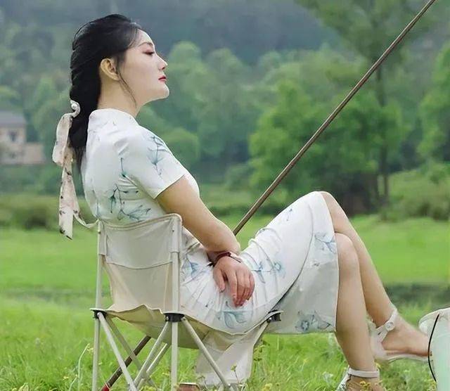 名媛“插秧”成为新潮流，惊呆众人：人没了底线，有多可怕