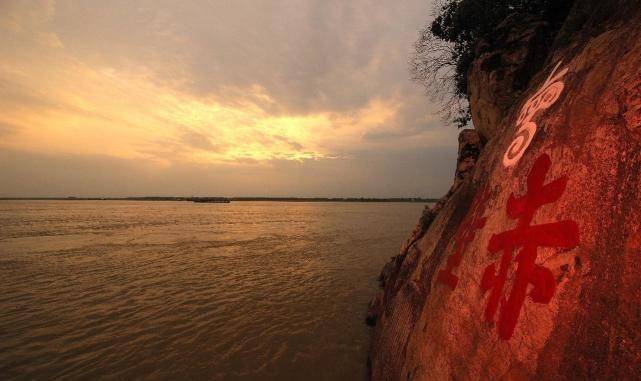 “铜雀春深锁二乔”，曹操虽喜欢二乔，可背后竟存在历史“硬伤”