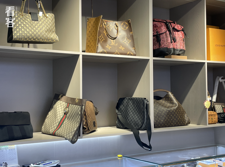 走进典当行的人，生活早已没有退路