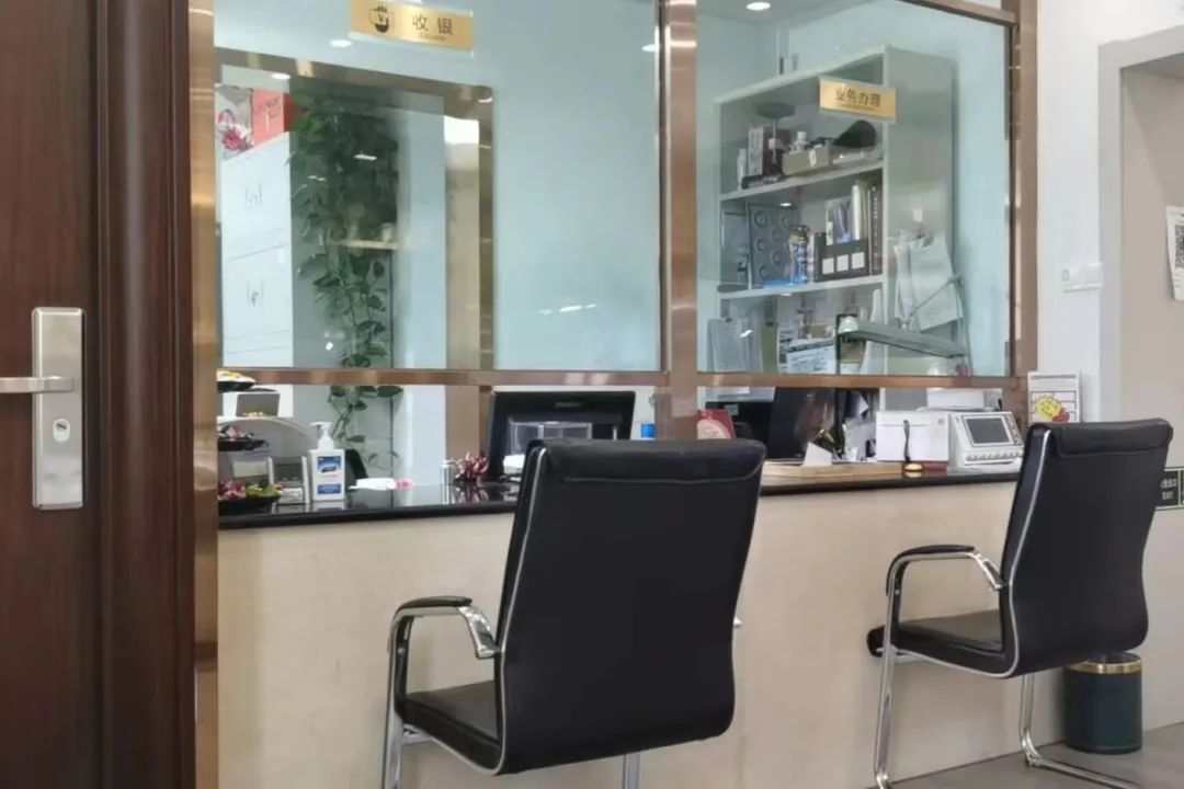 走进典当行的人，生活早已没有退路