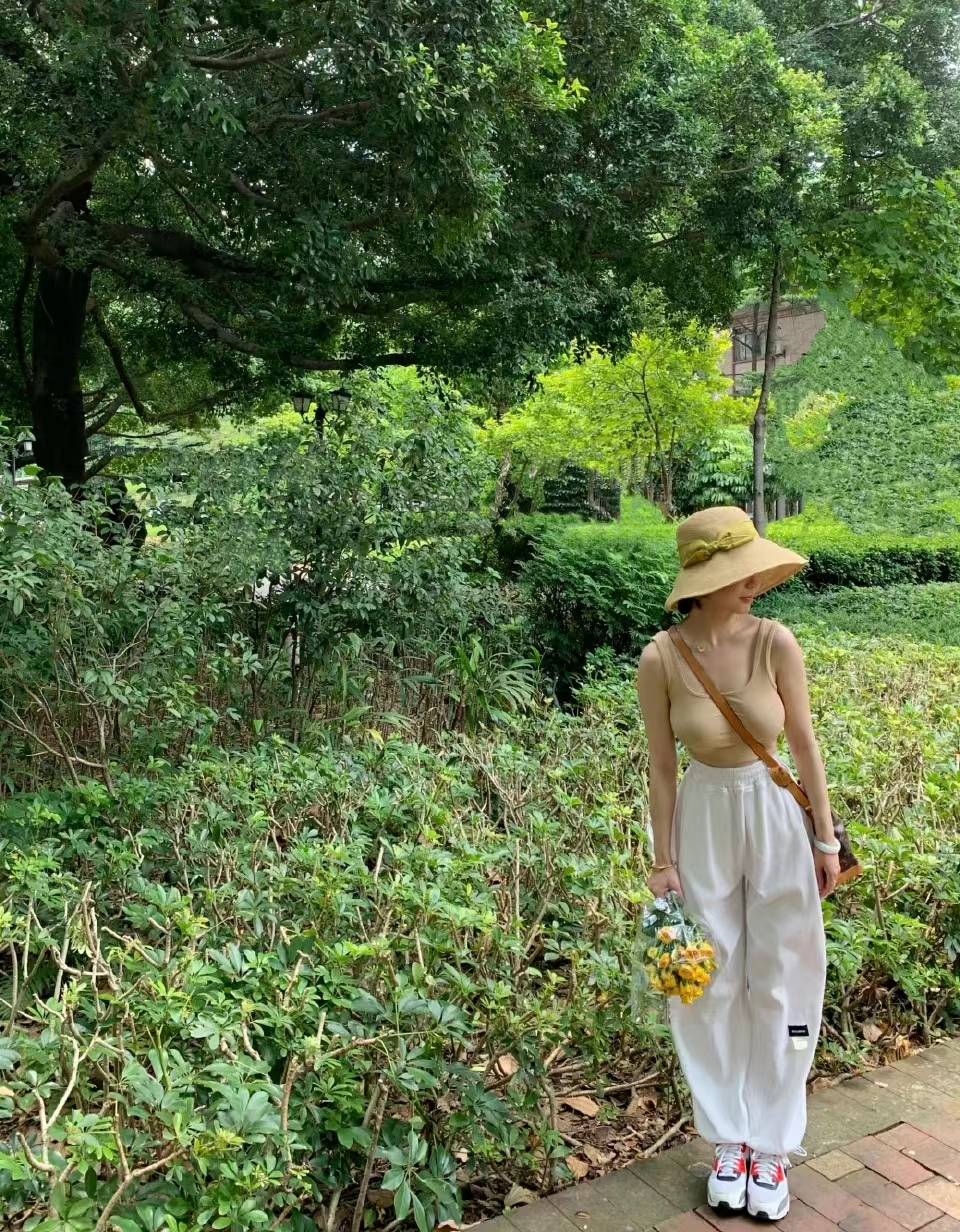 百万粉网红晒性感泳衣照惹争议，被批擦边女，本人回应不羞耻