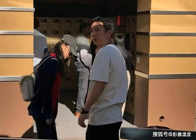 王思聪最近真疯狂：8大美女陪同，高调打麻将，突然又爆火到日本