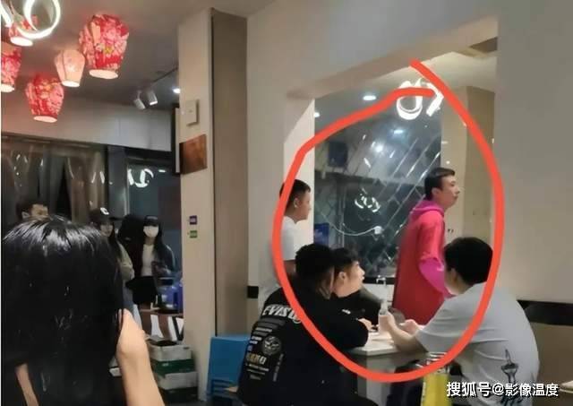 王思聪最近真疯狂：8大美女陪同，高调打麻将，突然又爆火到日本