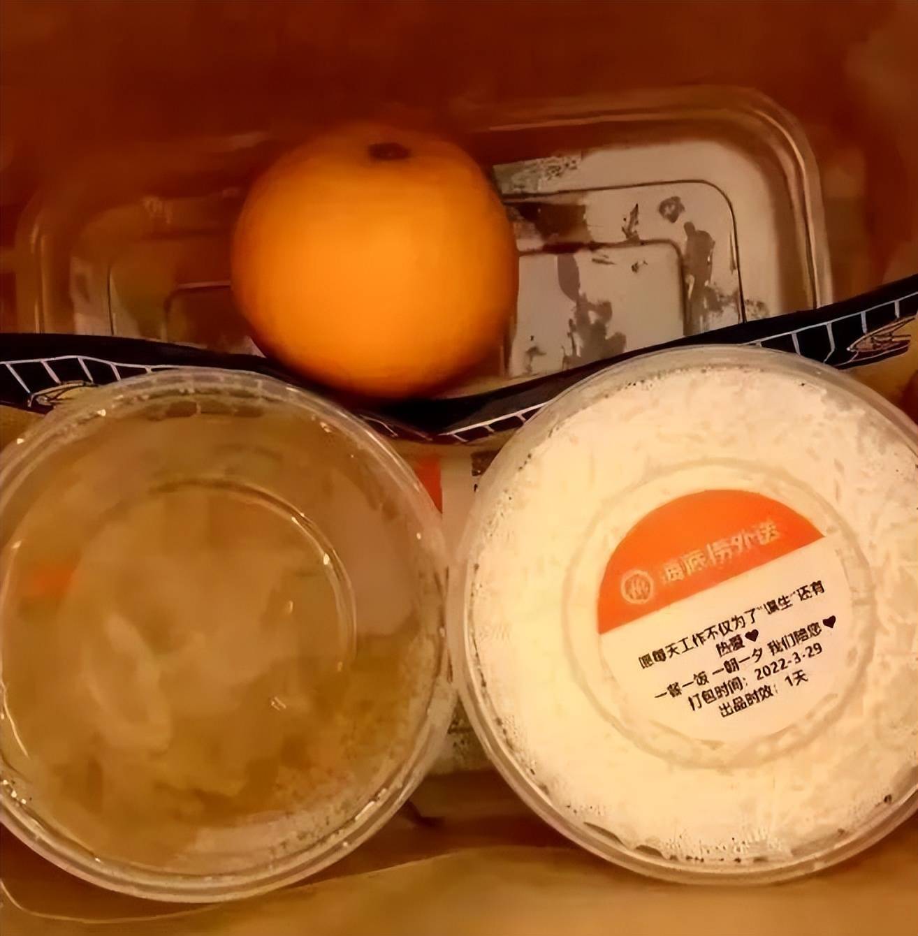 海底捞1张私照流出，我才理解了那个深夜还在直播的空姐