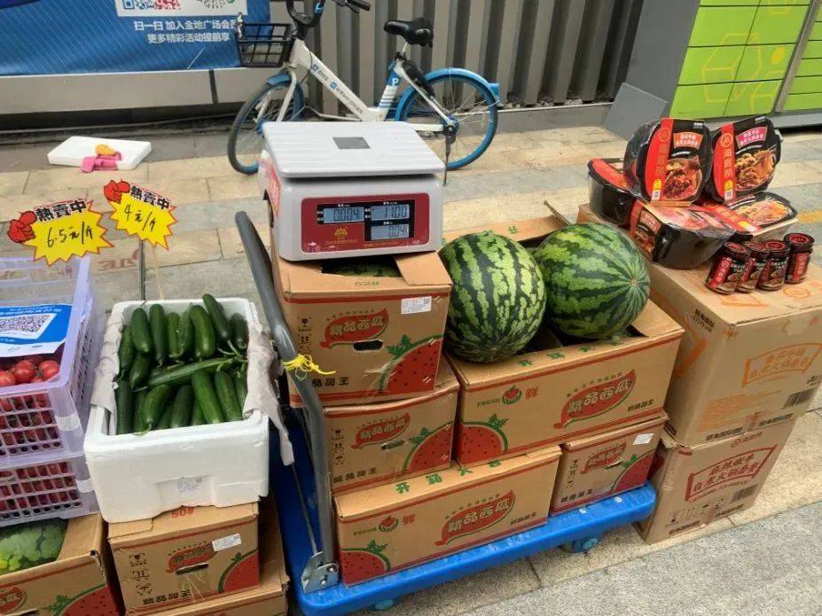 海底捞1张私照流出，我才理解了那个深夜还在直播的空姐