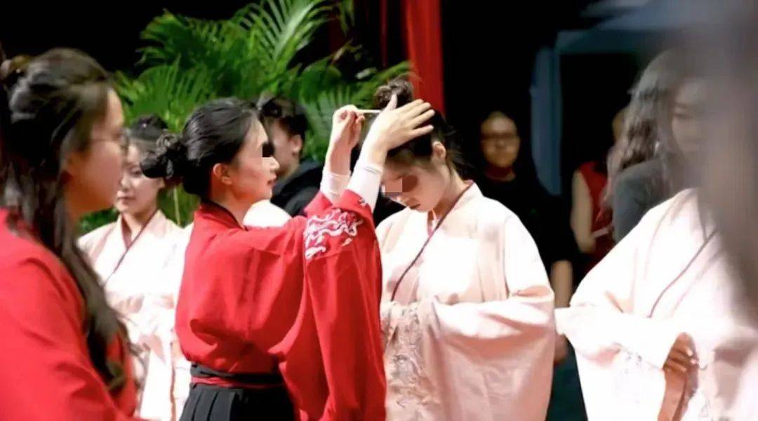 北京一所贵族学校：现实版的“继承者们”