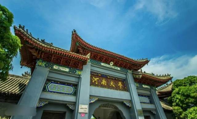 河大女生丢弃免费物资，讽刺狗都不吃，事后道歉被指阴阳怪气