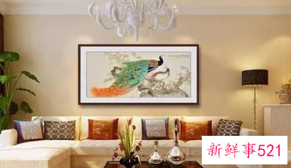 沙发背景墙在西面挂什么画好