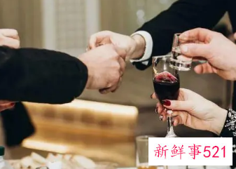 女的和领导吃饭敬酒话语