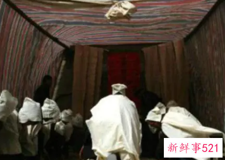 梦见死人从棺材里爬出来