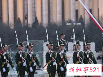 开国大典升国旗是电动还是手动