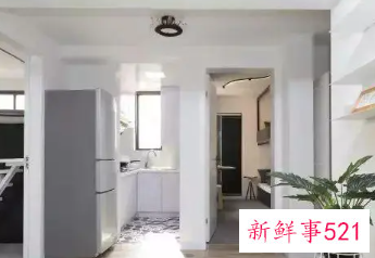 冰箱门和卧室门对着了