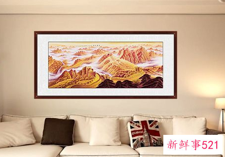 沙发背景墙在西面挂什么画好