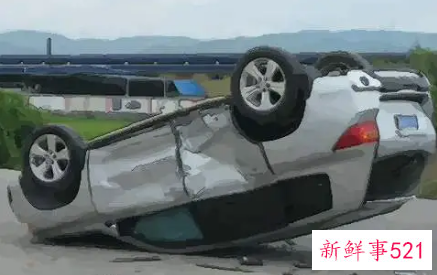 梦见翻车自己受伤