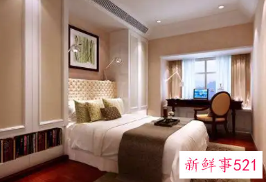 属蛇床头朝哪个方向好