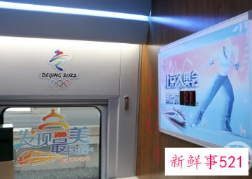 京张高铁冬奥列车吸引众多“火车迷”打卡