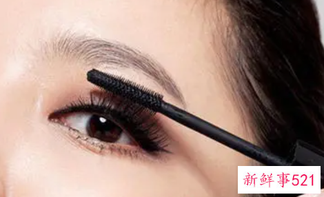 怎样画出勾魂开眼角妆