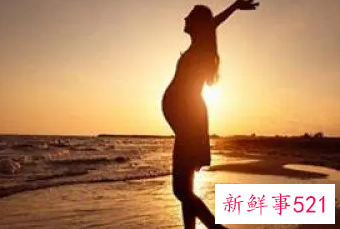 梦见自己怀孕快生了四个女孩