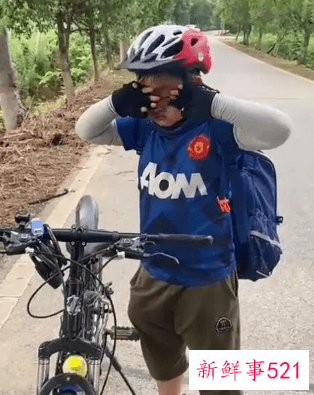 湖北8岁男孩随父骑行150公里到河南