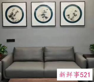 客厅沙发后挂什么画