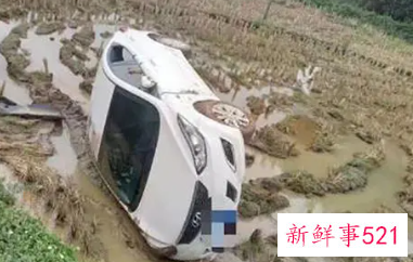 梦见开车翻车是什么意思