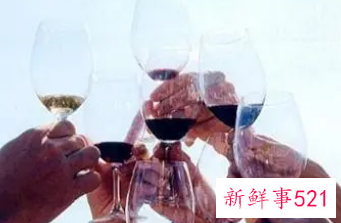 女的和领导吃饭敬酒话语