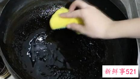怎样清除锅底烧焦的污垢