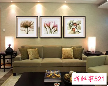 沙发背景墙在西面挂什么画好