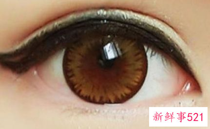 怎样画出勾魂开眼角妆