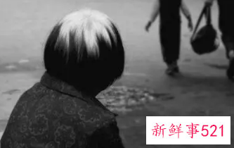 女人梦到已故的长辈说话