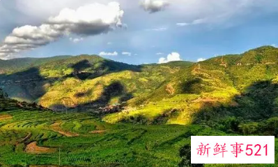 哀牢山在云南什么地方