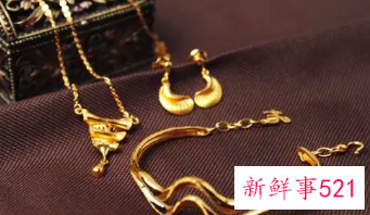 梦见捡黄金项链是什么意思