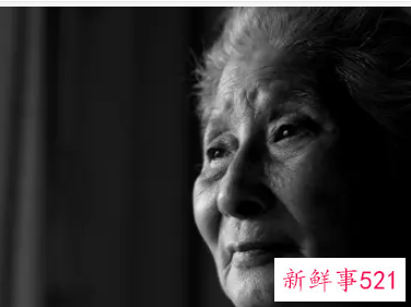 女人梦见和已故的姥姥说话