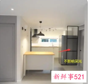 冰箱门和卧室门对着了