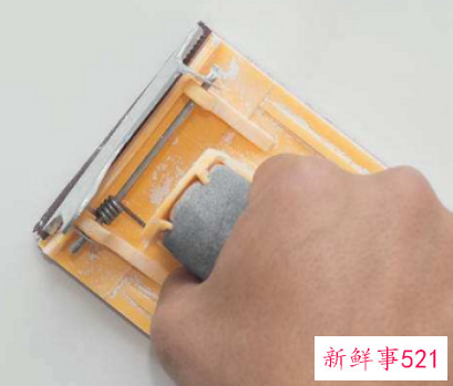 水泥墙面被烟熏黑处理的简便方法