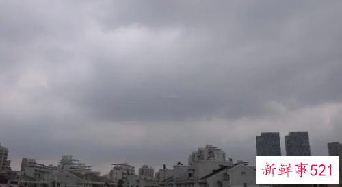 女人梦见阴天是什么意思