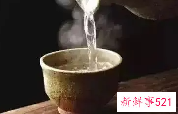 无缘无故打嗝怎么回事