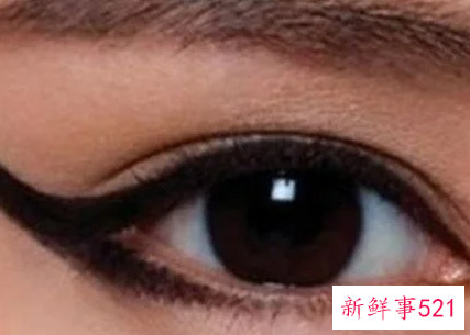 怎样画出勾魂开眼角妆