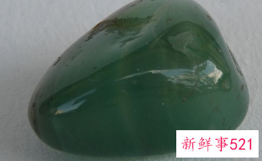 注胶的翡翠怎么样才能看出来