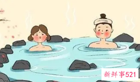 泡温泉一般是裸泡还是穿裤子