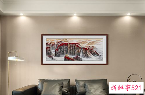 沙发背景墙在西面挂什么画好