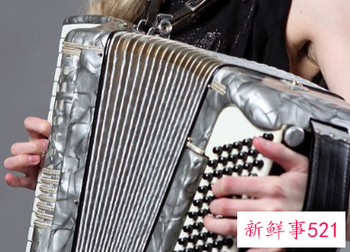 成人学手风琴用多大的合适