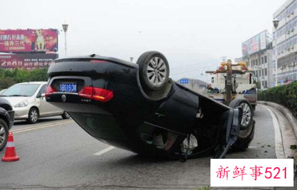 梦见翻车自己受伤