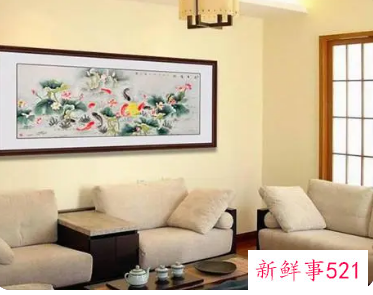 沙发背景墙在西面挂什么画好