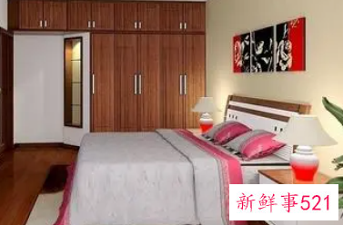 属蛇床头朝哪个方向好