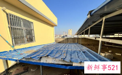 群众寒夜追悼救人牺牲消防员