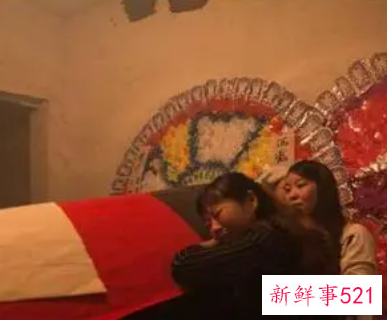 梦见死人从棺材里爬出来