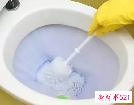 洗厕所的污渍