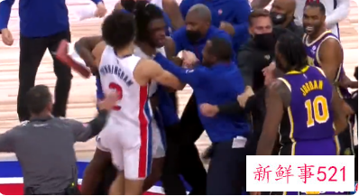 詹姆斯肘击活塞小将获生涯第二次被驱逐