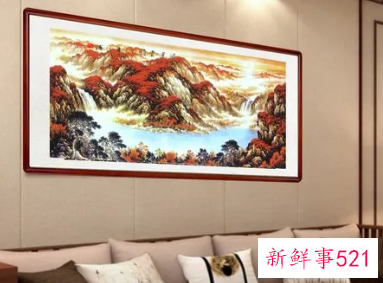 客厅沙发背靠西墙挂什么画好